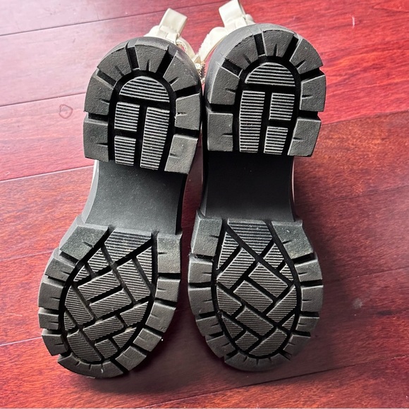 Chunky Chelsea Ankle Boots with Jewel Strap – Cream Pull On by Steve Madden 9.5 - Picture 2 of 10